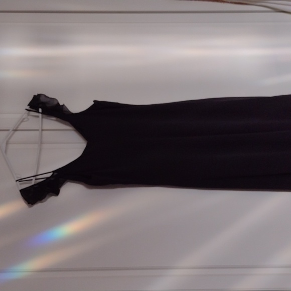 Black Jessica full length dress - Picture 6 of 7